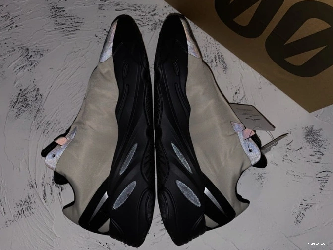 FY3729 MNVN Boost 700 Adidas Bone Yeezy 1019
